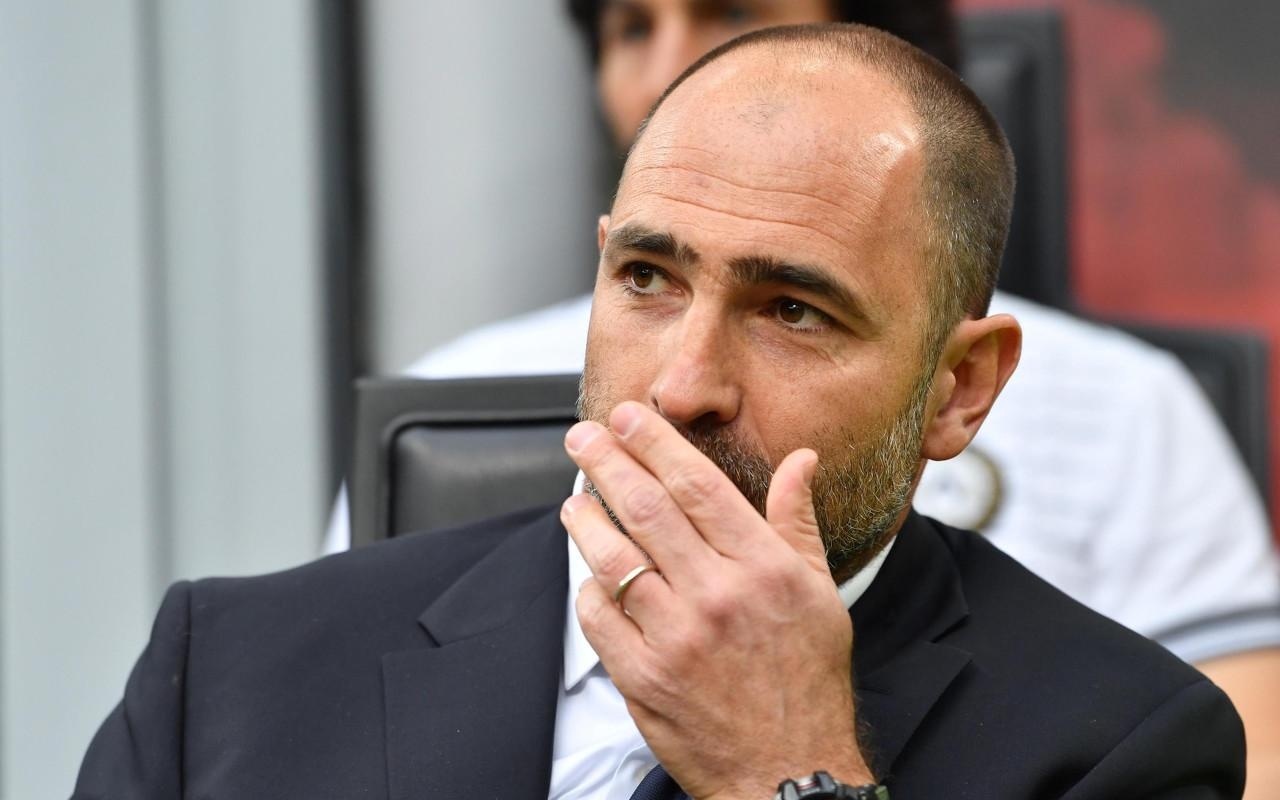 足球总是充 足球总是充