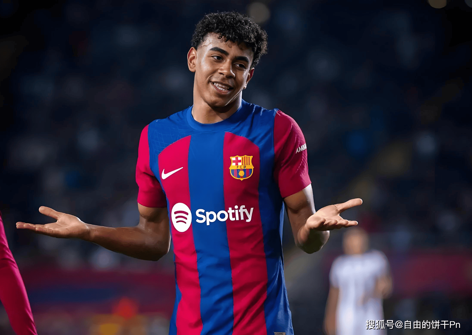 灯光璀璨的 灯光璀璨的